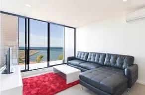 Amazing Waterfront Apartment - Image 5