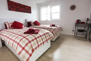 Gala Rooms Homestay - Free Parking - Image 1
