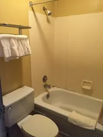 Budget Inn - Image 5