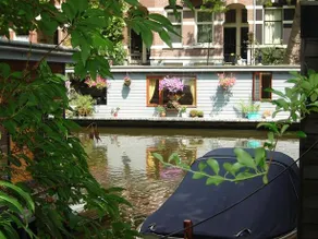 Phildutch Houseboat Amsterdam Bed and Breakfast - Image 4
