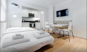 Veeve  2 Bed Flat With Roof Terrace Campden Hill Gardens Notting Hill - Image 2