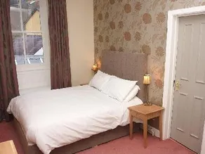 The George Hotel - Image 4
