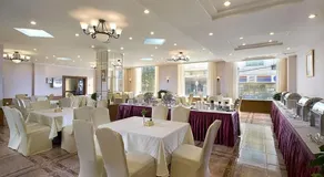City Line WangFuJing Hotel - Image 5