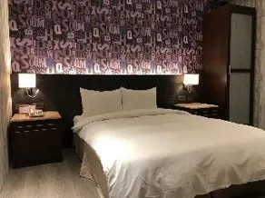 Champs Hotel - Image 2