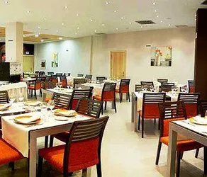 Cross Hotel Elorz - Image 3