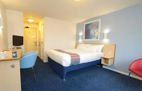 Travelodge Birmingham Oldbury - Image 4