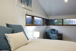 MounTin Hut - Central Bright - Image 4