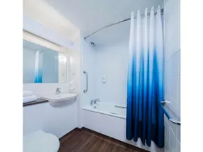 Travelodge Ringwood Hotel - Image 4