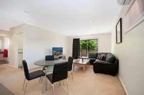Hamilton Premium Apartment - Image 5