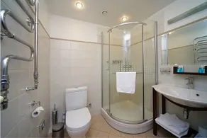 Hotel Vantis Riverside View Free Parking - Image 5
