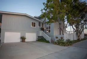 Beachfront Bliss Holiday Home - Image 3