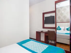 Hillcrest Metro by OYO Rooms - Image 1