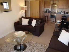 Riverbank Penthouse and Apartments - Image 3