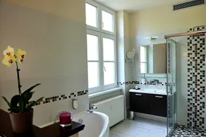 Corner Hotel & Kávéház - Image 5