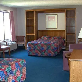 Compare Inn & Suites - Image 5