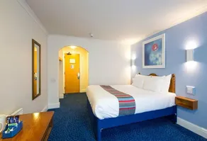 Travelodge Bromsgrove - Image 4