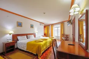 Hotel Central - Image 2