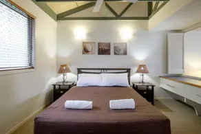 6 Point Lookout Beach Resort - Image 5