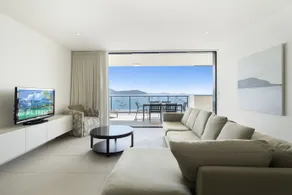 3 Bedroom Ultimate Luxury Waterfront - Image 1