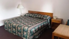 Economy Inn - Image 2