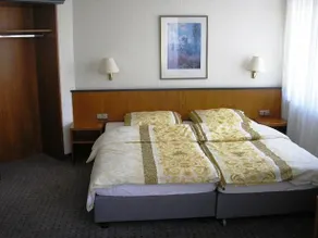 Buffet Hotel - Image 4