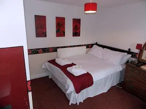 Cross Keys Hotel - Image 4