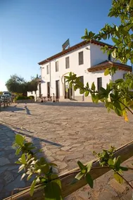Apartamentos Puerta Sierra - Image 4