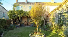 Les Glycines Bed & Breakfast - Image 2