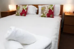 Central quiet self check in 1 bedroom apartment up to 4 - Image 3