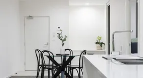 Contemporary Apartment In Wickham - Image 5