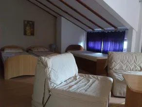 Ivanoski Studios And Guest Rooms - Image 2