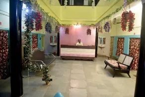 Hotel Deluxe Residency - Image 2