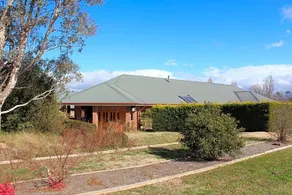 Gundaroo Manor Bed & Breakfast - Image 2