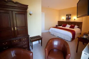 Lynton Cottage Sea View Apartments - Image 4