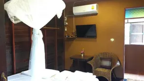 Fasai Antique Homestay Near BRT - Image 2