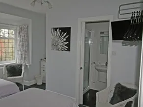 Heatherlea Guest House - Image 4
