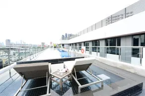 Parc Sovereign Tyrwhitt Hotel - Image 2