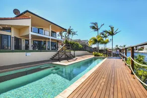 Beautiful waterfront home- CHELSEA - Image 1