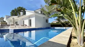 Villa Bouganvilla Luxury Villa With Air-Con, & Private Swimming Pool Ideal For Families - Image 2