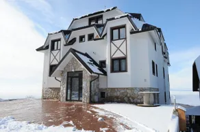 Gomakop Apartments - Image 1