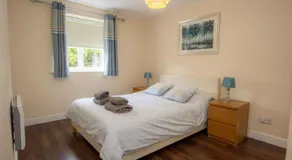 Waters Edge 2 Bedroom Apartment - Image 5