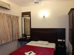 Aarthy Hotel - Image 3