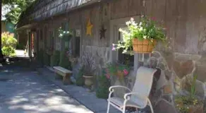 Updated + clean Motel Room at the base of Mt Hood! - Image 2