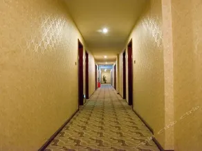 BELL TOWER HOTEL - Image 2