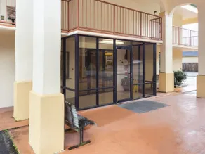 M Star Hotel Brewton - Image 5