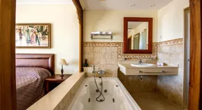 Malibu Mansions Condo 1 by Rafleys - Image 4