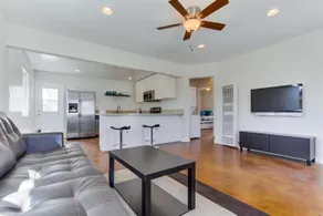 Charming Cozy Ocean Beach Cottage - Image 4