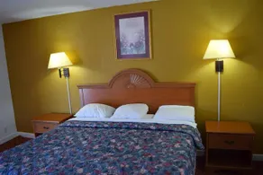 Sunset Motel - Image 4