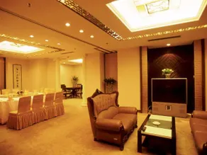 Jade Palace Hotel - Image 3