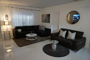 House Number 385 Miami - Image 3